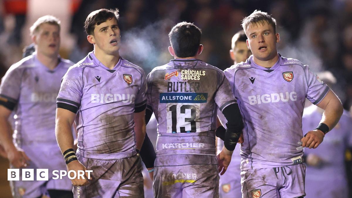 Gloucester players, wearing the Prem club's mauve away kit, react after being beaten 45-14 at Leicester Tigers