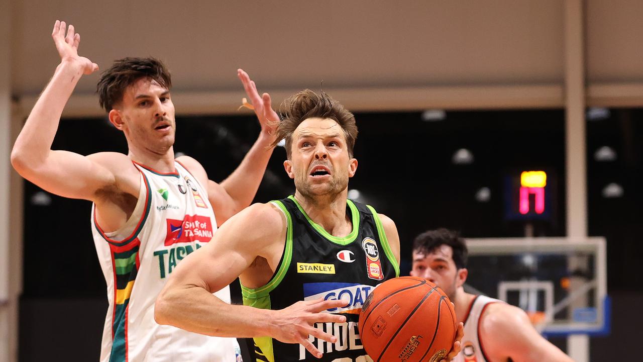 Tasmania JackJumpers defeat Cairns Taipans despite slow start, Nathan Sobey helps South East Melbourne Phoenix defeat New Zealand Breakers