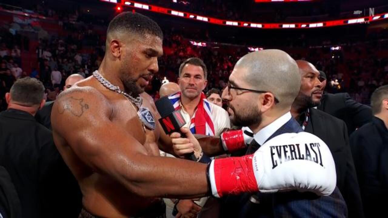 AJ calls out 'twitter fingers' Fury