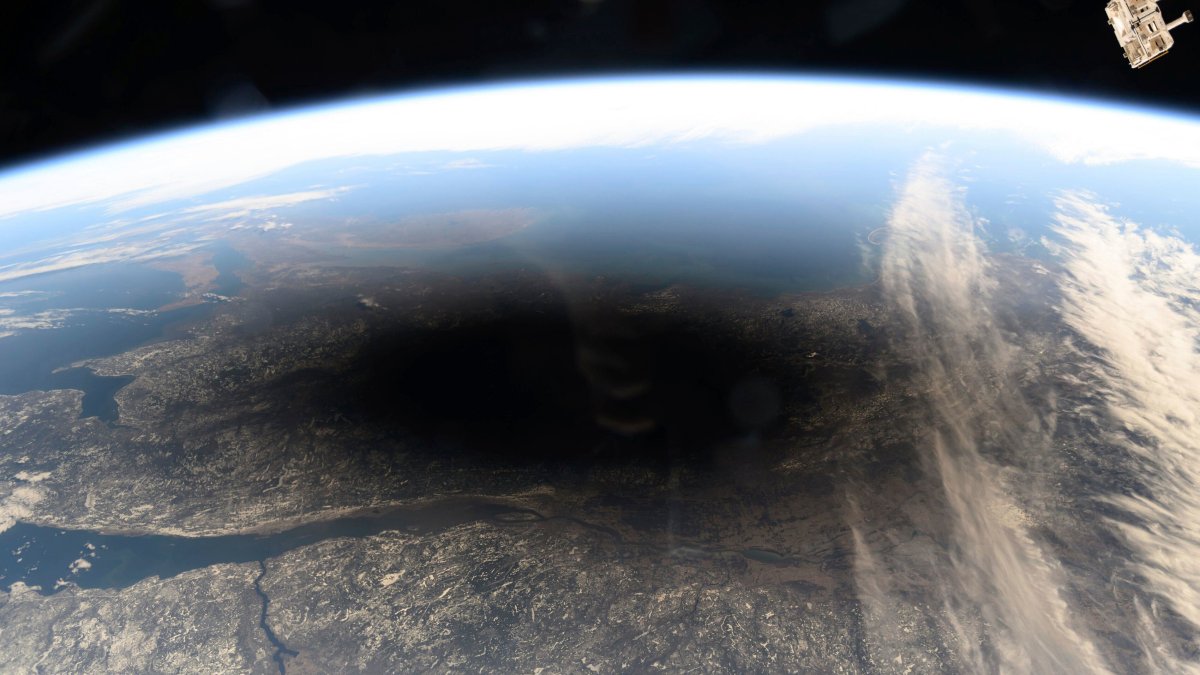 The moon and sun figure big in 2026’s lineup of cosmic wonders – NBC Chicago