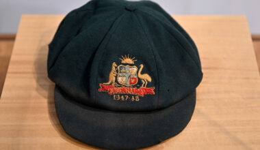 Bradman's Baggy Green goes under the hammer
