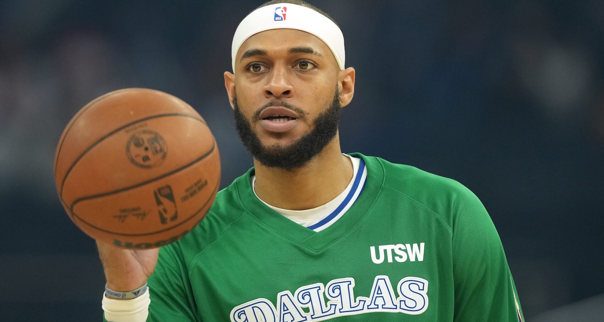 Celtics Linked To Mavs Big Man In Trade Buzz