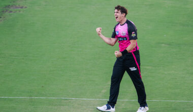 Abbott returns for Boxing Day Bash v Stars