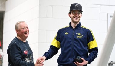 Bowls and boxing: Stars visit Hub for Christmas | Video | News