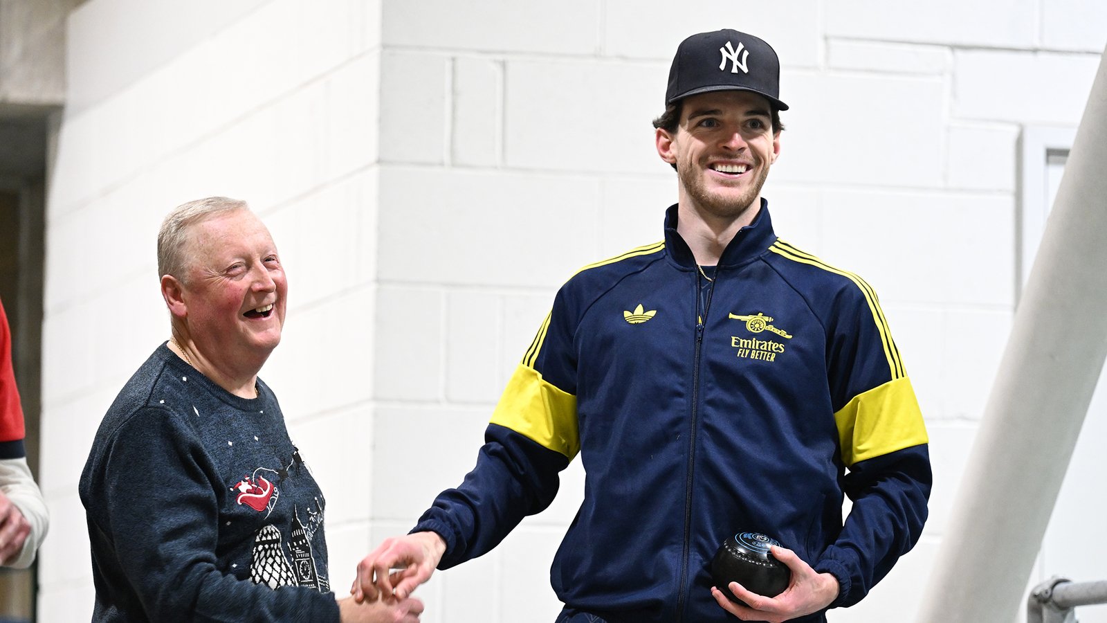 Bowls and boxing: Stars visit Hub for Christmas | Video | News