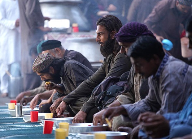 Dhurandhar Box Office: Is UNBELIEVABLE and UNPRECEDENTED on Christmas holiday, 21st day is SAME AS 1st day :Bollywood Box Office