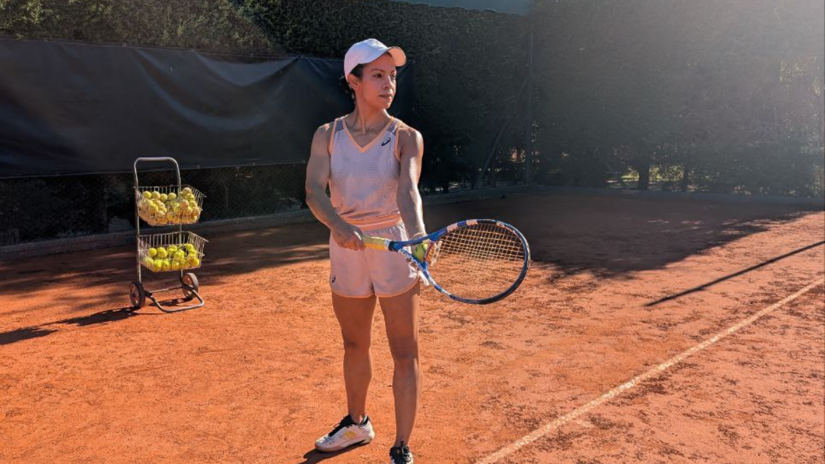 Dalia Nagati playing tennis in Buenos Aires. Photo: courtesy of the author