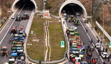 Blockades threaten groceries | eKathimerini.com