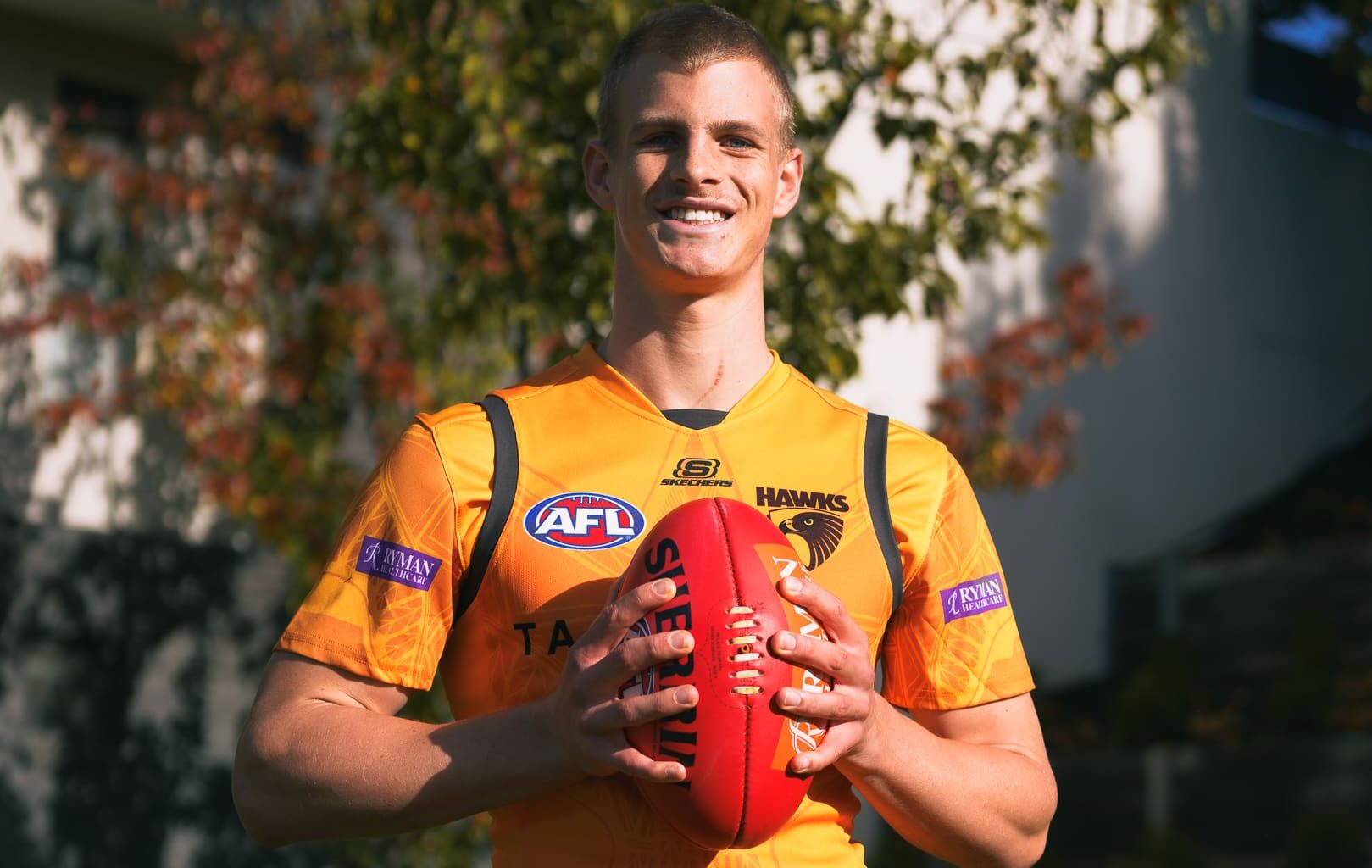 Former Hawk turns to American punting, signs with College team - AFL News