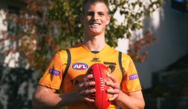 Former Hawk turns to American punting, signs with College team - AFL News