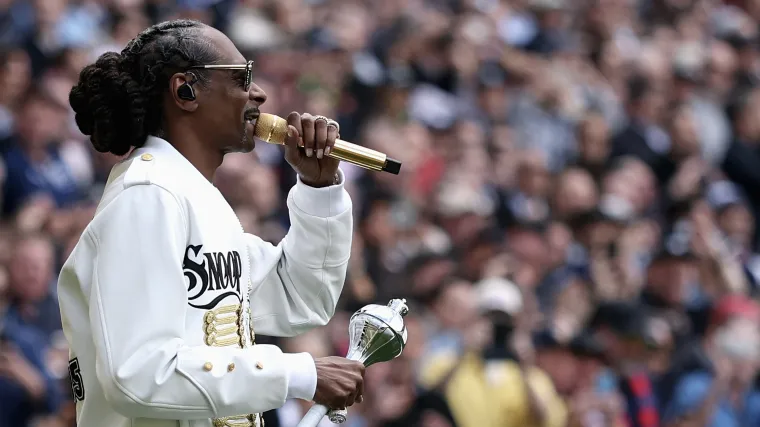 Where is Snoop Dogg from? Hometown and more to know about rapper's NFL fandom image