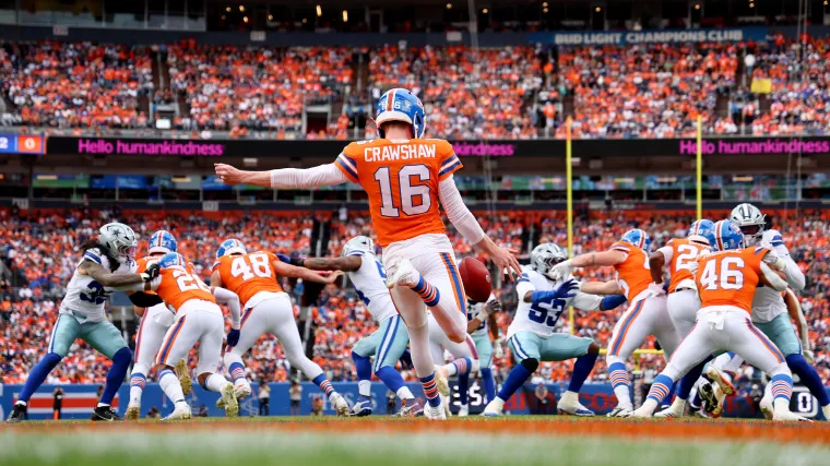 Crawshaw, Broncos and Taylor, Bears clinch division in week 17 image