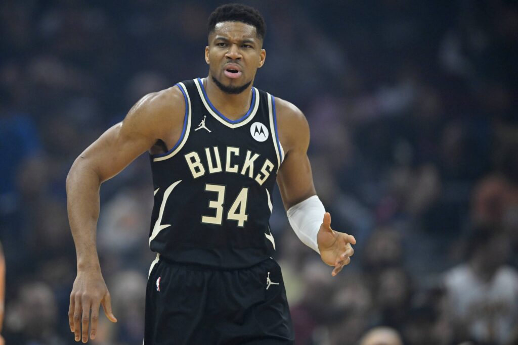 Numbers Show Giannis Antetokounmpo Is The NBA’s Worst Mid-Range Shooter This Season