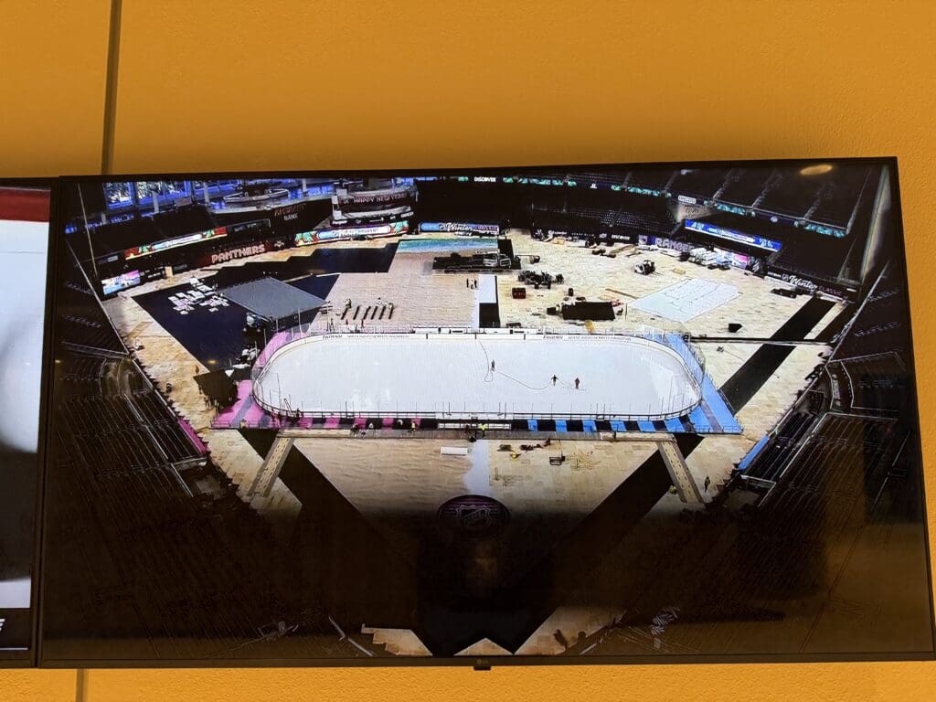 Panthers lightning nhl outdoor