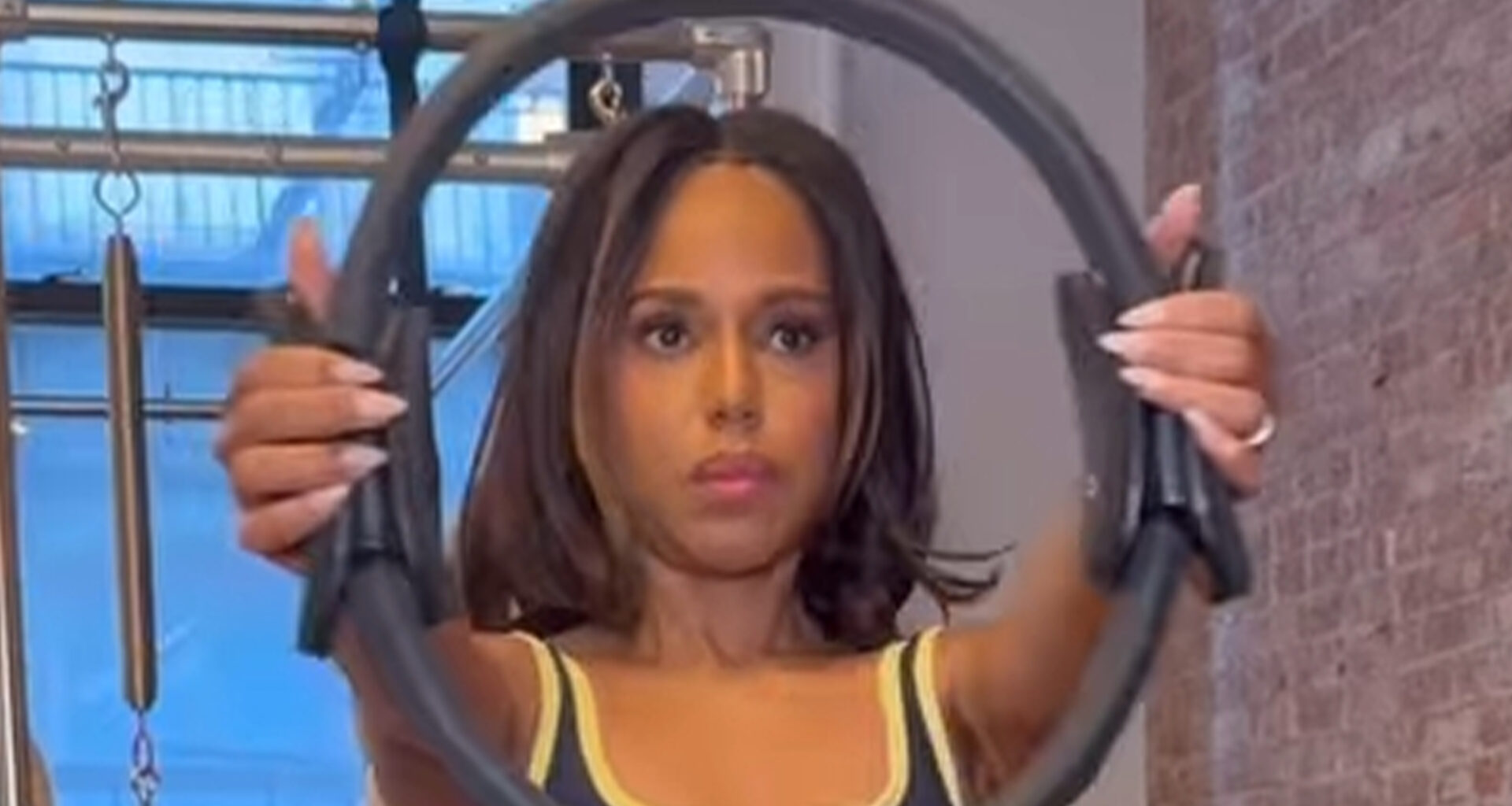 Kerry Washington, 48, shows off perky bum and toned abs in spandex shorts and sports bra for grueling Pilates workout