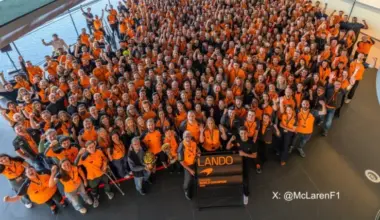 Where’s Oscar? McLaren ‘team’ photo says a thousand words image