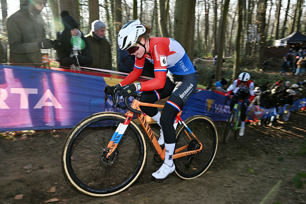 GAVERE, BELGIUM - DECEMBER 26: Puck Pieterse of the Netherlands and Team Fenix-Deceuninck competes during the 4th UCI Cyclo-cross World Cup Gavere 2025 - Women&amp;apos;s Elite on December 26, 2025 in Gavere, Belgium. (Photo by Luc Claessen/Getty Images)