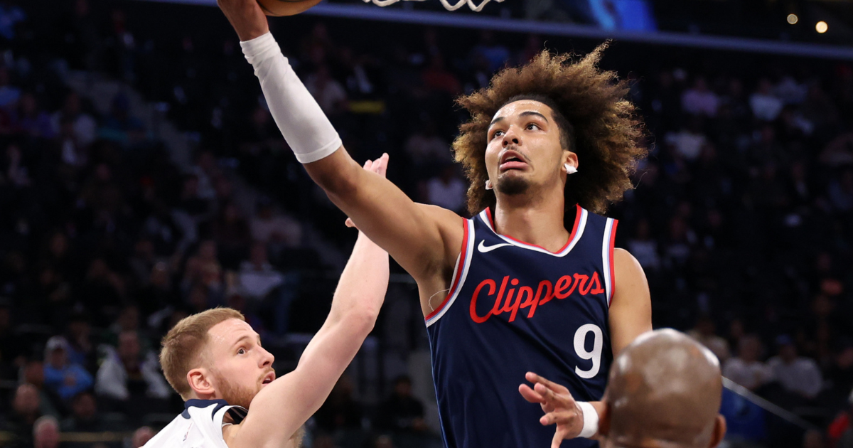 Trentyn Flowers has suited up for two NBA teams, and is now considering a move back to college, via Kiyoshi Mio-Imagn Images