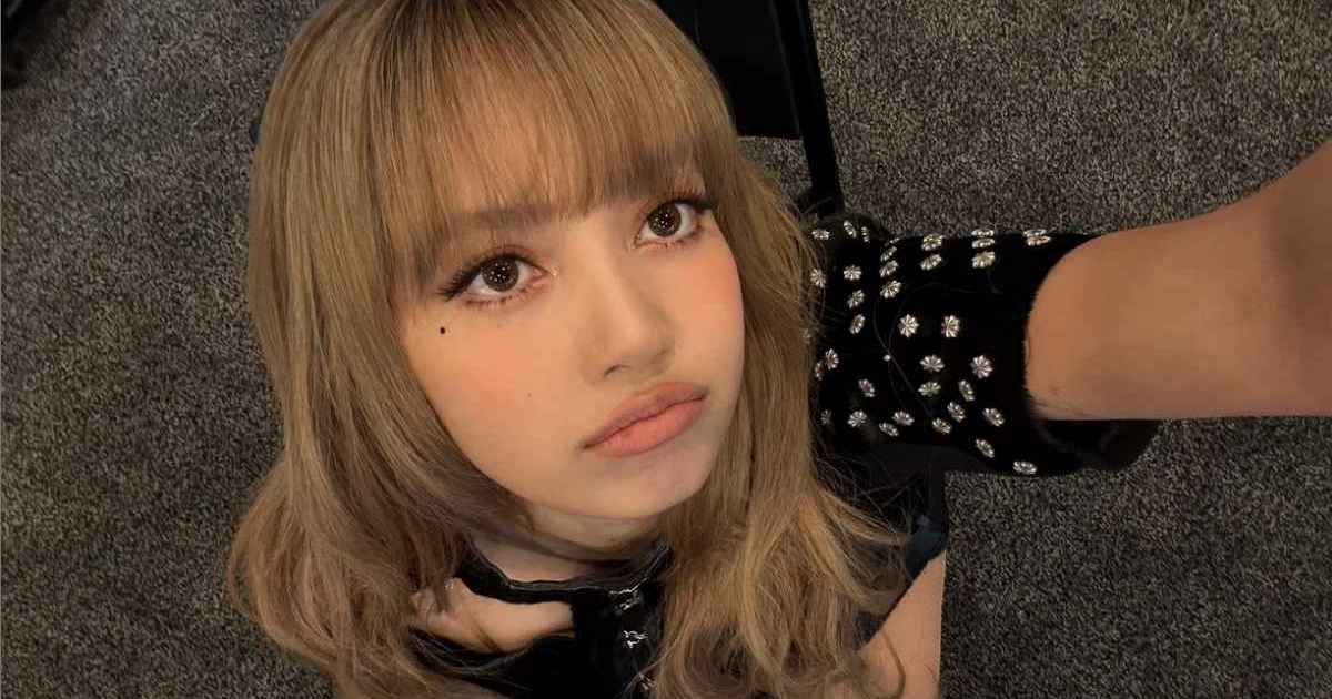 Blackpink's Lisa in Bow-Adorned Corset & Miniskirt Is Unmissable