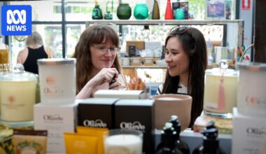 Shoppers spending billions on post-Christmas sales, but small retailers feel forgotten