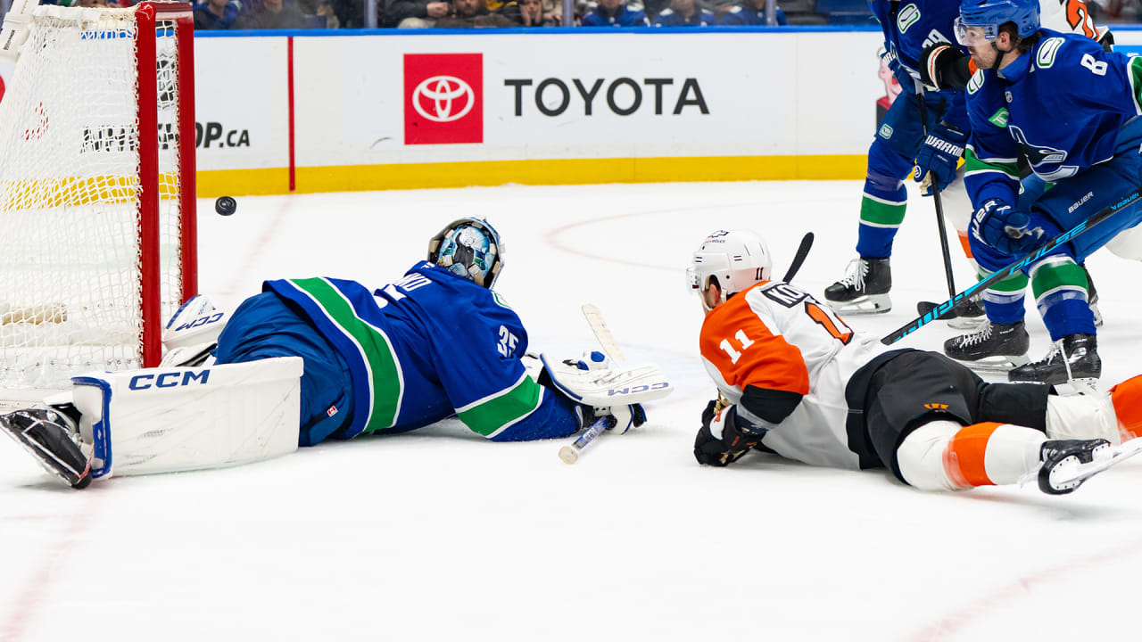 Konecny scores while falling | NHL.com