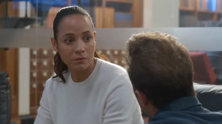 Dania Ramirez's Nikkie Batista looking at Scott Caan's Jason Grant in Alert: Missing Persons Unit