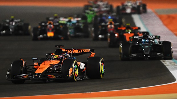 LUSAIL CITY, QATAR - NOVEMBER 29: Oscar Piastri of Australia driving the (81) McLaren MCL39 Mercedes on track during the Sprint ahead of the F1 Grand Prix of Qatar at Lusail International Circuit on November 29, 2025 in Lusail City, Qatar. (Photo by Clive Mason/Getty Images)