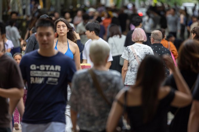 Boxing day sales in Perths CBD saw thousands of people out in search of bargains. Picture: Gary Ramage