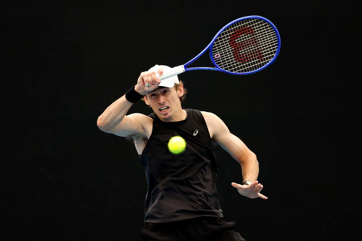 De Minaur hits the gym over Christmas to 'get bigger and stronger'