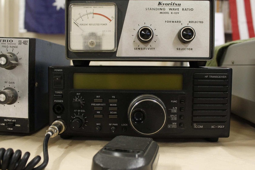 A picture of an amateur radio.