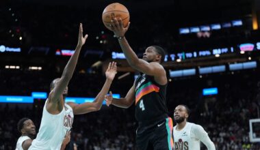 San Antonio Spurs guard De'Aaron Fox (4) drives to the basket abasing Cleveland Cavaliers center Evan Mobley (4) during the second half of an NBA basketball game in San Antonio, Monday, Dec. 29, 2025. (AP Photo/Eric Gay)