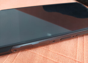 Its sides look and feel better than they have any right to. (Image source: Sergey Tarasov - Notebookcheck)