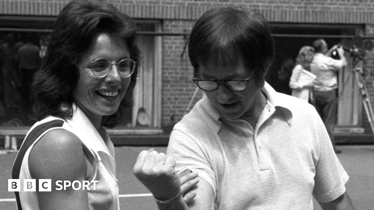 Billie Jean King and Bobby Riggs at a media session before the Battle of the Sexes on 20 September 1973