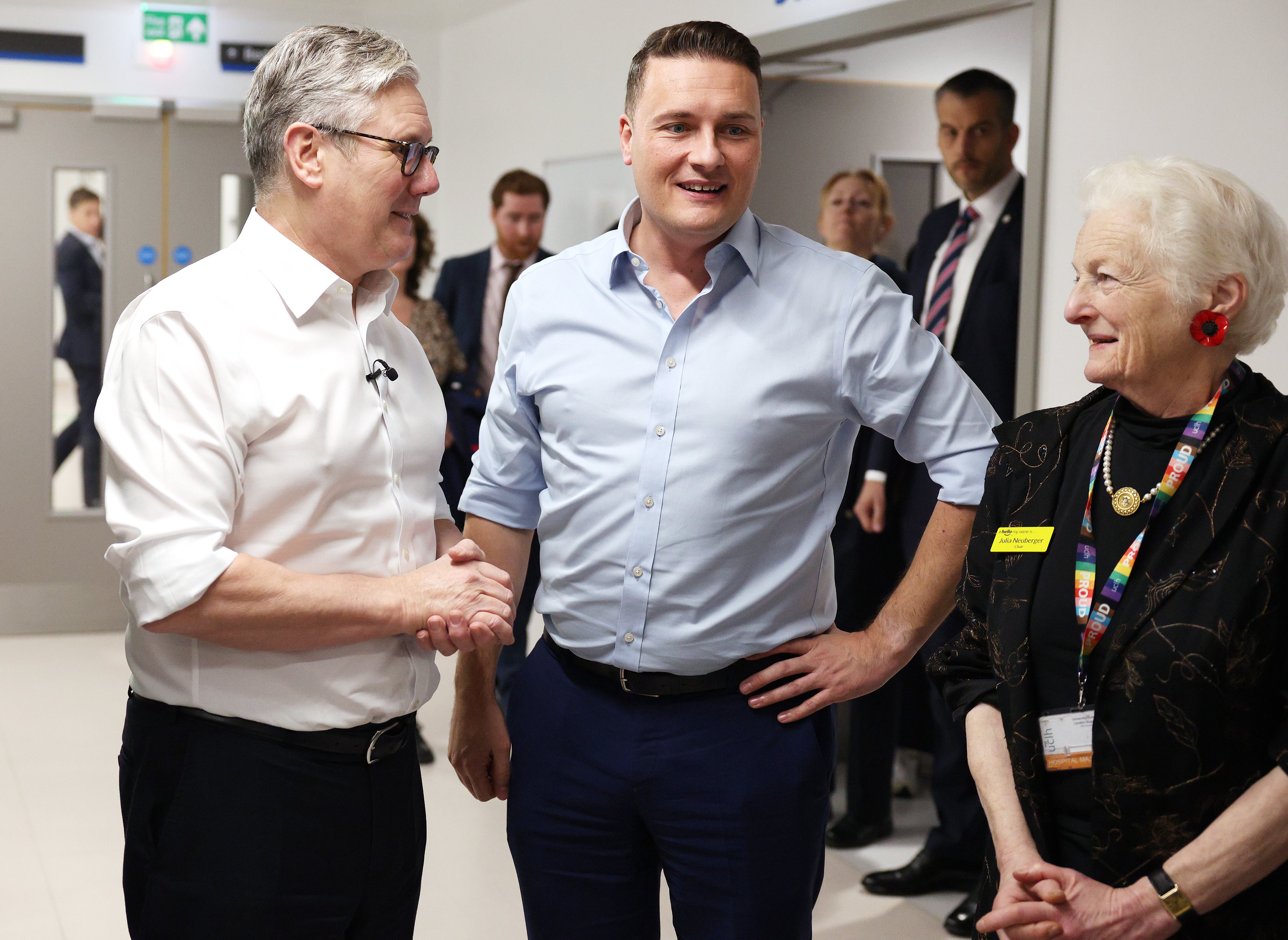 Wes Streeting with Keir Starmer on a hospital walkabout