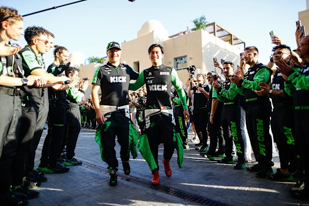 Departing drivers Valtteri Bottas and Zhou Guanyu receive an ovation from colleagues prior to F1 Grand Prix of Abu Dhabi.