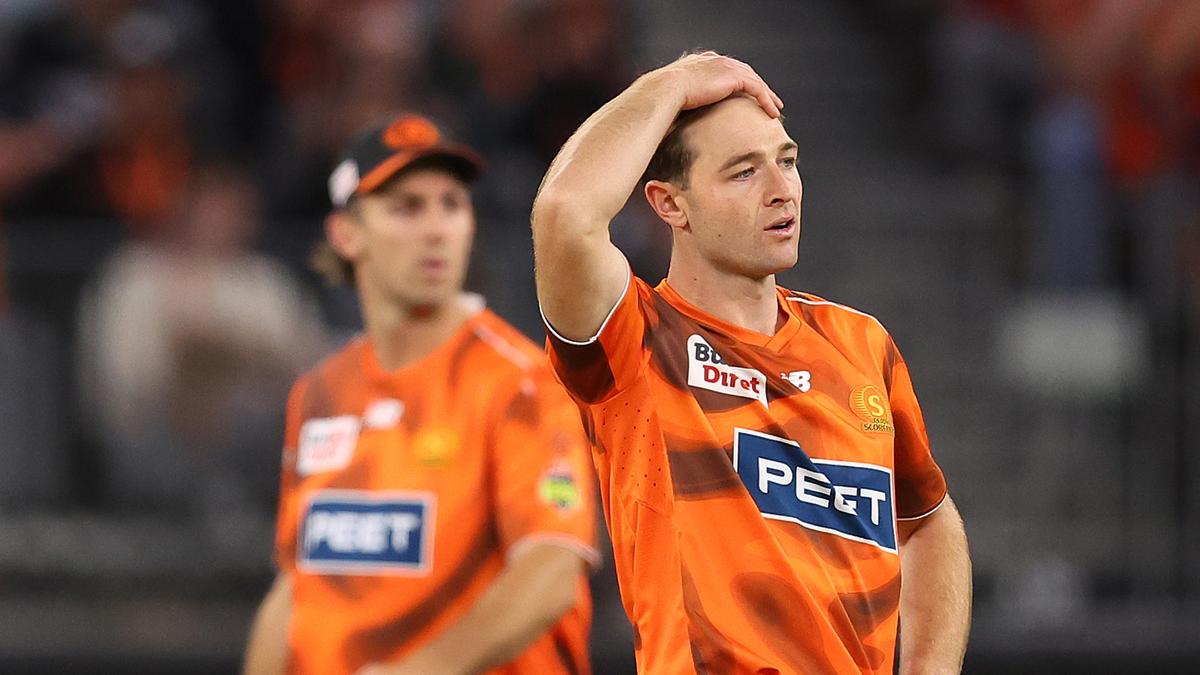 Big Bash League: Perth Scorchers fall to Hobart Hurricanes in Optus Stadium Boxing Day blockbuster
