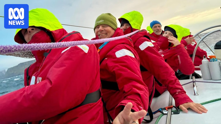 Overall Sydney to Hobart leader switches as boats race to get ahead of wind change