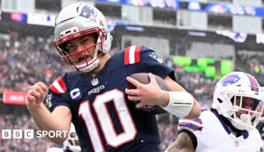 Charlie Smyth making a kick