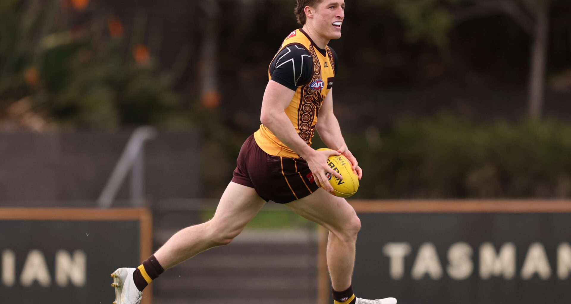 Hawks midfielder makes early statement, key pair train away from main group