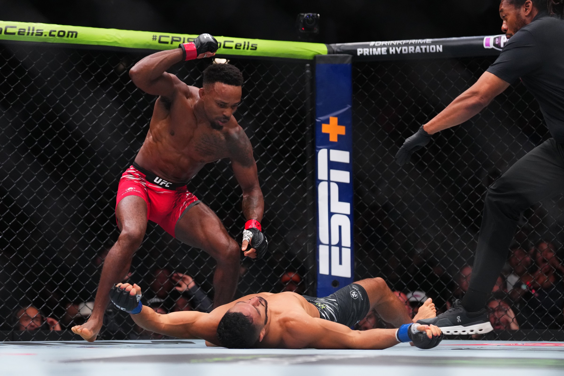 CHICAGO, ILLINOIS - AUGUST 16: Lerone Murphy of England knocks out Aaron Pico in a featherweight fight during the UFC 319 event at the United Center on August 16, 2025 in Chicago, Illinois. (Photo by Cooper Neill/Zuffa LLC)