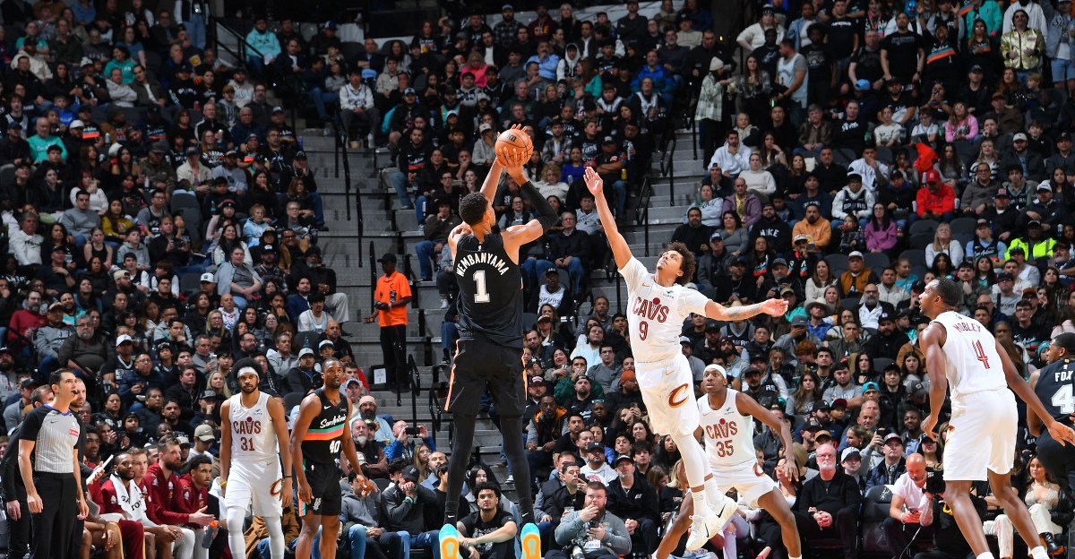 Spurs offense stalls against Cavs in second-straight loss