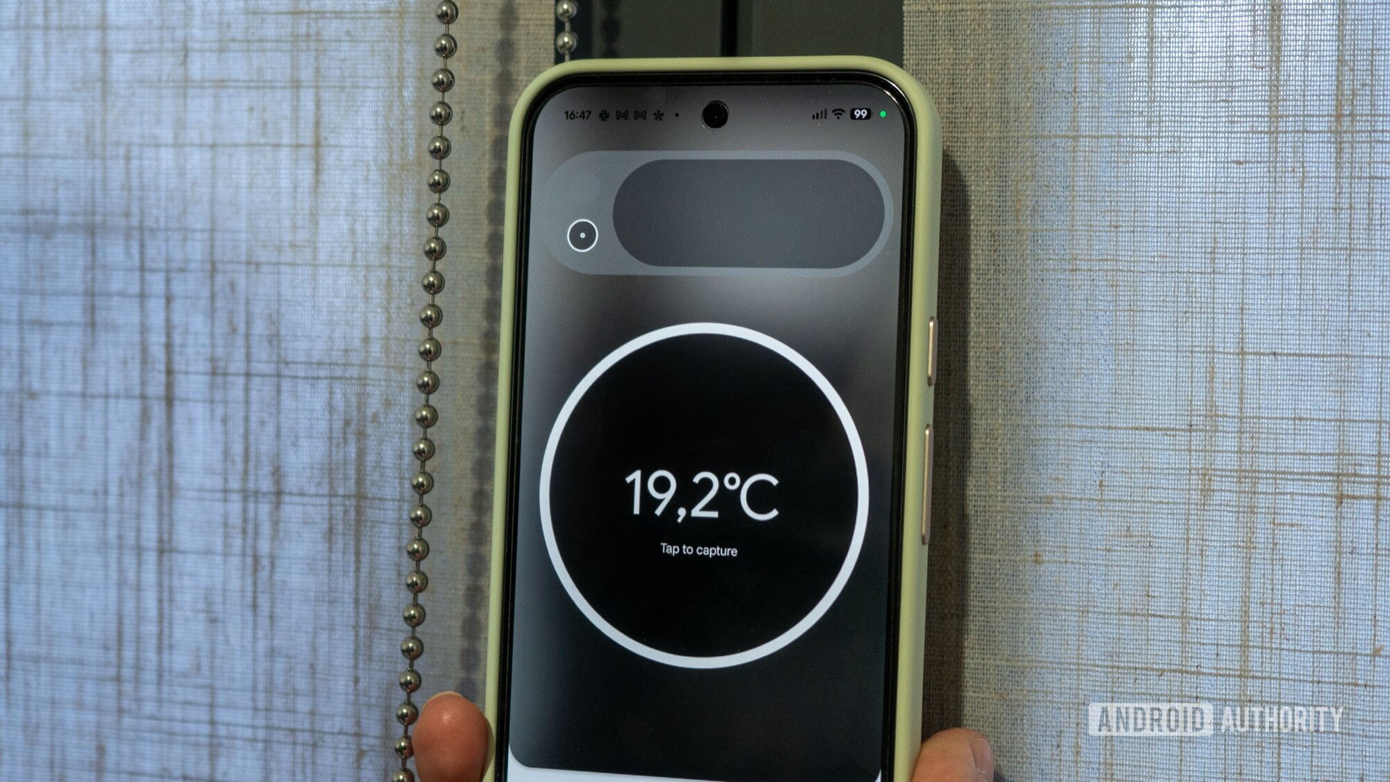 google pixel 10 pro thermometer checking temperature window 2