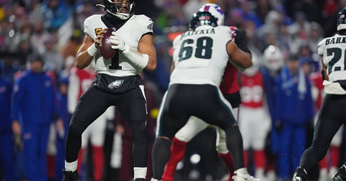 NFL Week 17 live scores and updates: Eagles lead Bills, playoff picture, standings, highlights, latest