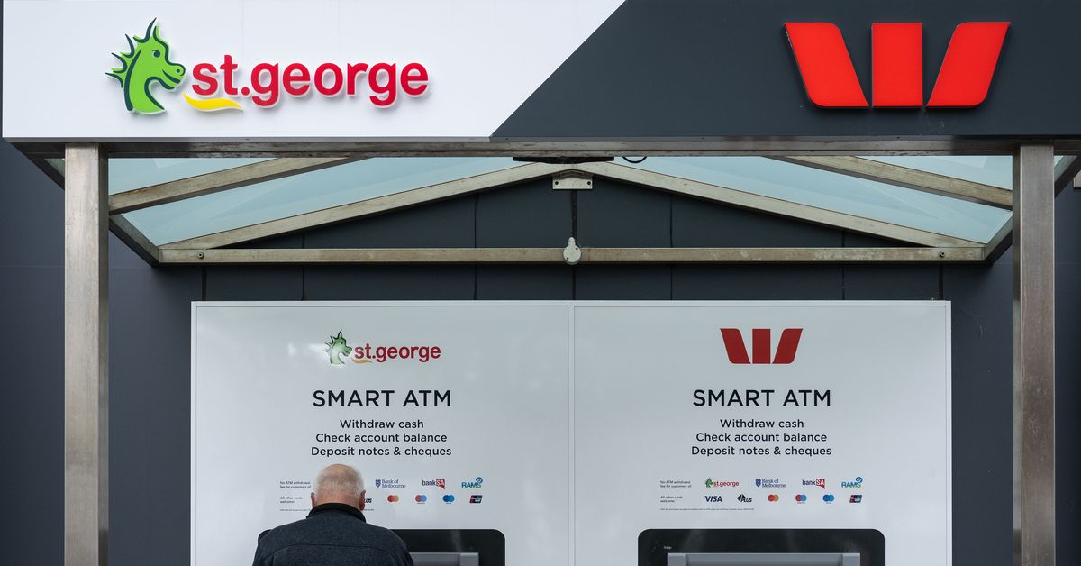 Westpac outage affecting thousands of customers across several banks