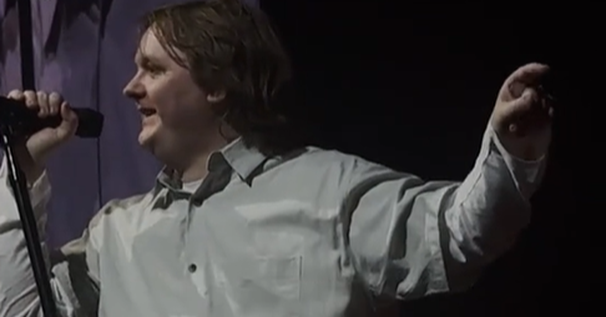 Lewis Capaldi confronts crowd at Australian show after one question from fan about Niall Horan