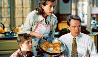 'Malcolm in the Middle' family reunites with Bryan Cranston, Frankie Muniz, more