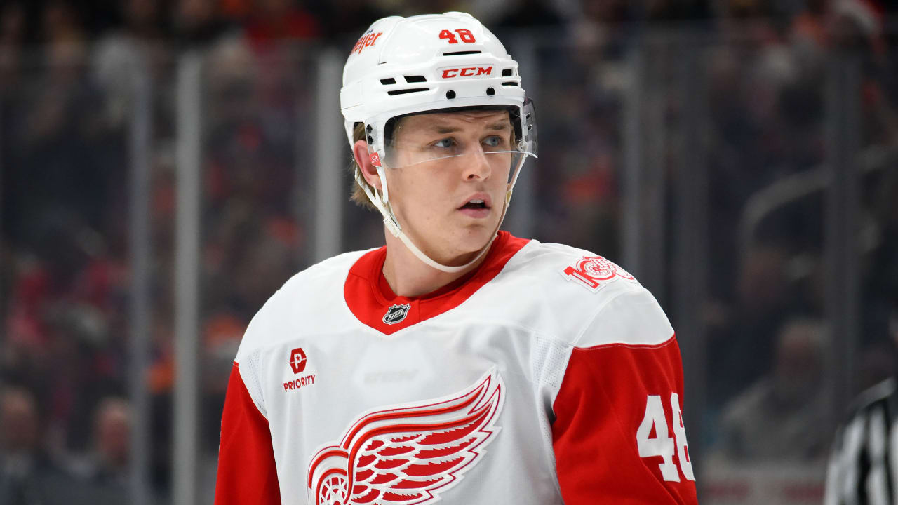 Blues claim Berggren off waivers