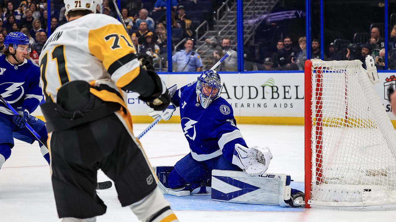 Malkin reclaims lead with second goal