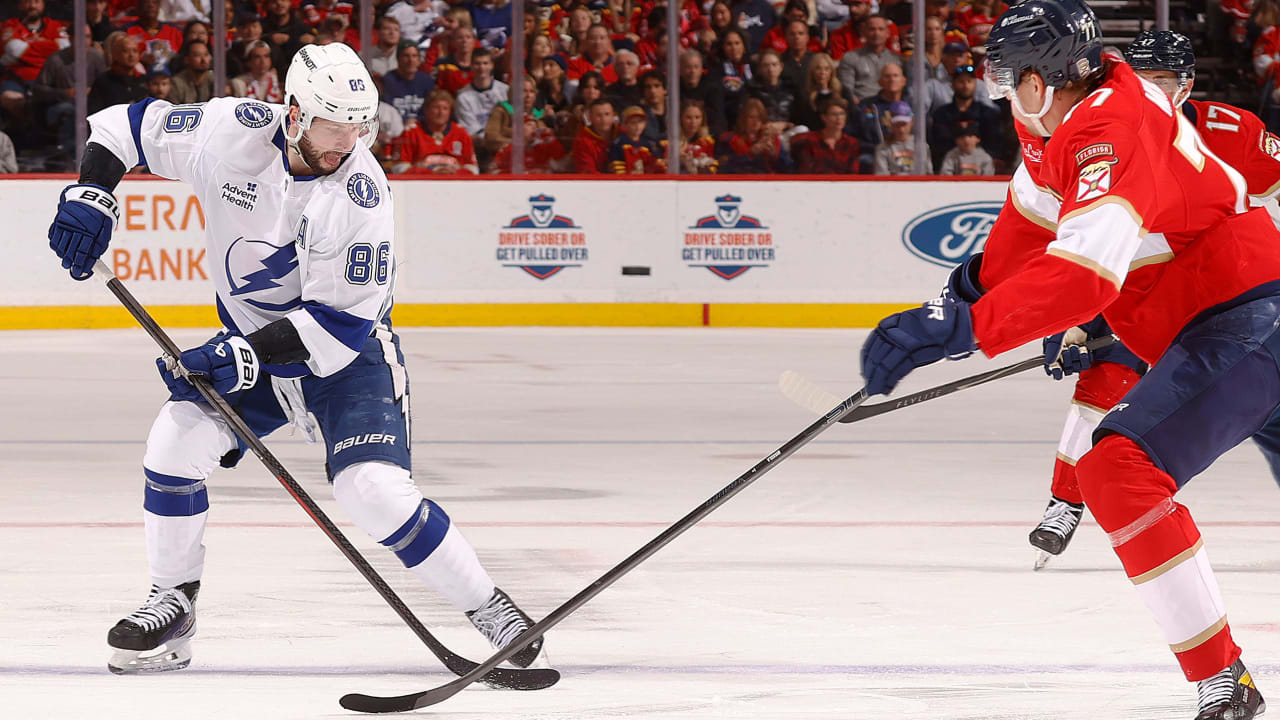 Kucherov scores twice, Lightning hold off Panthers