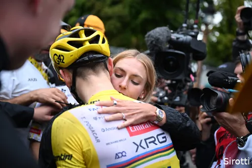 tadej-pogacar-urska-zigart-2